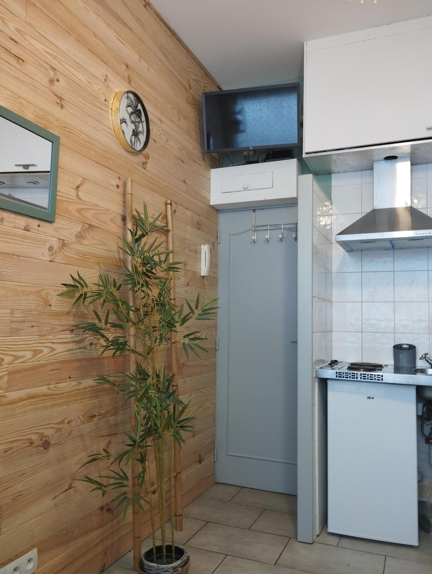 Chambrette Boulevard Des Pyrenees Hypercentre 10M Carre Wc Sur Le Palier, Porte40 Pau Extérieur photo